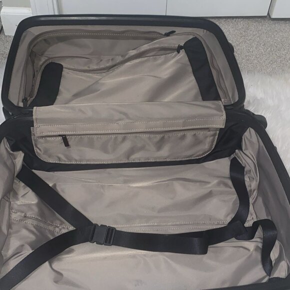 Tumi Alpha Suitcases - Picture 8 of 8